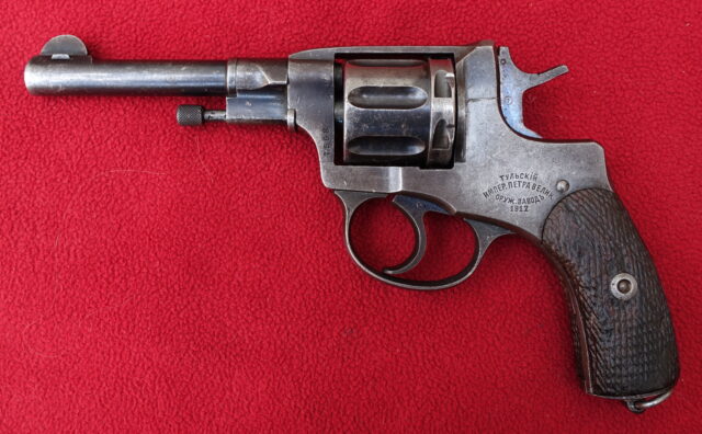 foto Revolver Nagant M.1895