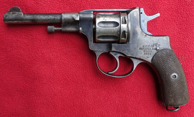 foto Revolver Tula Nagant 1895