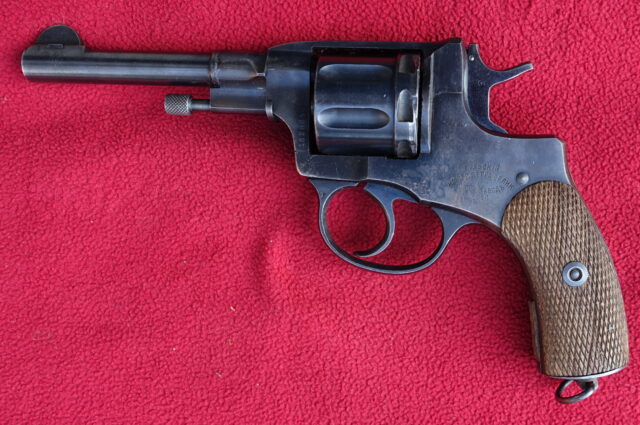 foto Revolver Tula Nagant 1895 – důstojnické provedení