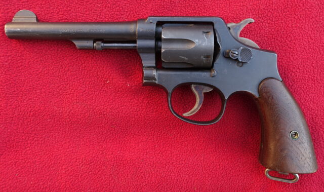 foto Revolver Smith & Wesson Military and Police