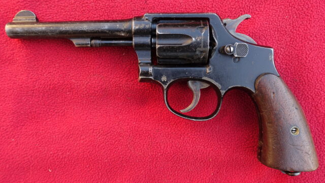 foto Revolver Smith & Wesson Military and Police z výzbroje britské armády