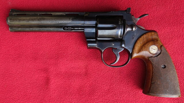 foto Revolver Colt Python