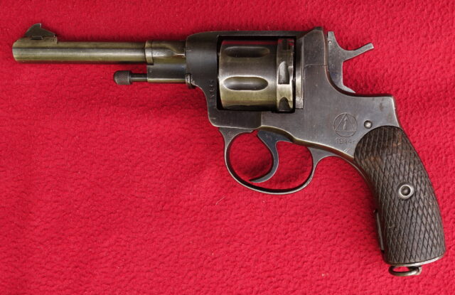 foto Revolver Nagant 1895 – REZERVOVÁNO