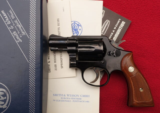 foto Revolver Smith & Wesson model 37 Airweight