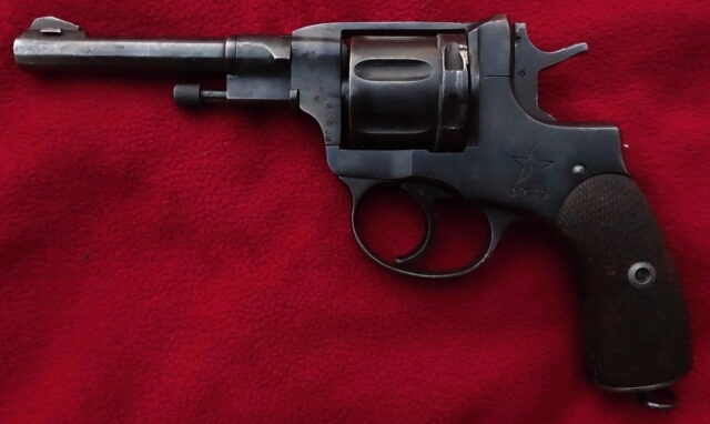 foto Revolver Nagant 1895 v ráži .22LR