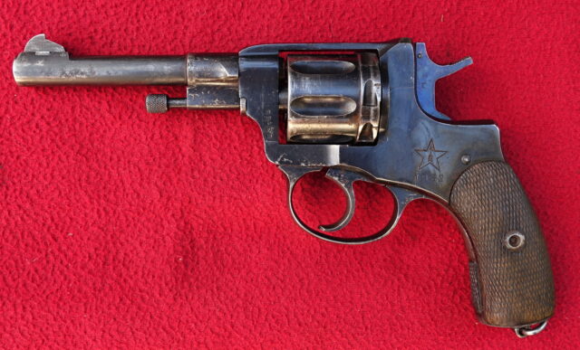 foto Revolver Nagant 1895 – REZERVOVÁNO