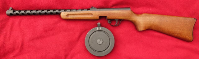 foto Imitace samopalu Beretta M38 – malorážka