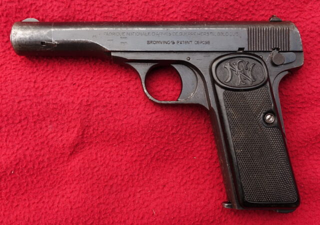 foto Pistole FN 1910/22 pro Wehrmacht